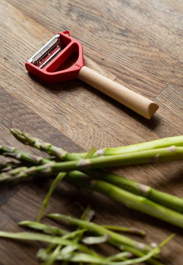 Sparschäler mit Holzgriff