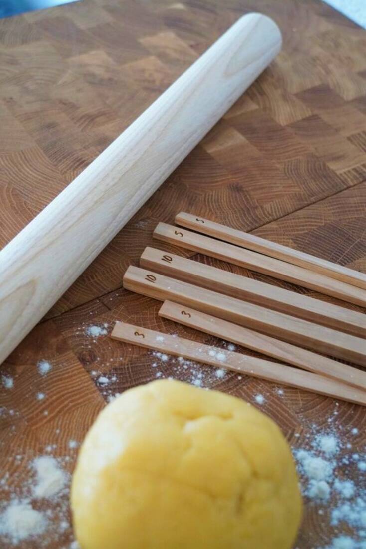 Teigrolle mit Teigstäben
