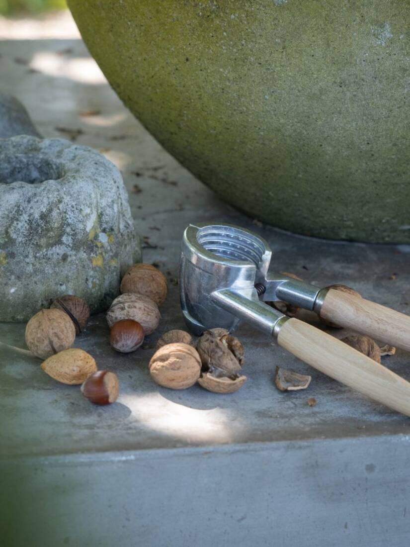 Nussknacker mit Holzgriff