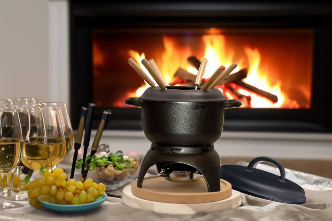 Fondue-Set aus Gusseisen