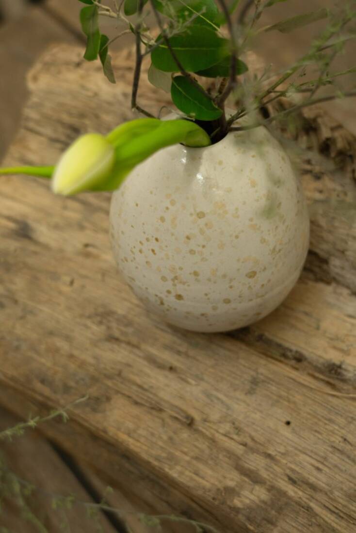Eiervase mit Goldsprenkeln