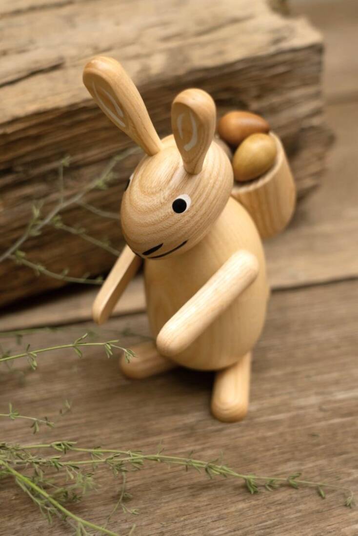 Osterhase mit Eierkorb