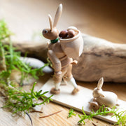 Osterhase mit Wagen