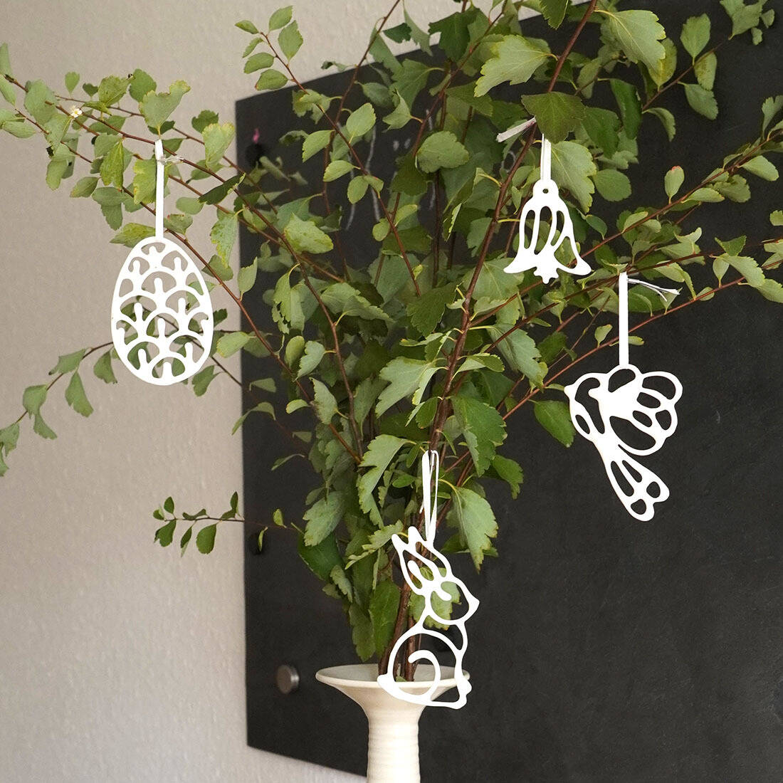 Deko-Anhänger Frühling | 4er-Set | Zweigschmuck | Osterdeko | Porzellan | Weiß
