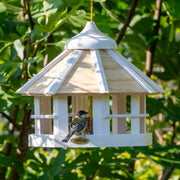 Hängender Vogelpavillon mit Futtersilo