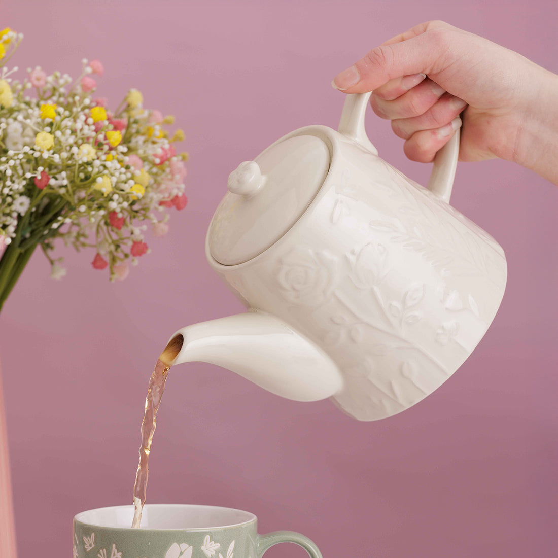 Teekanne Weiße Blüten