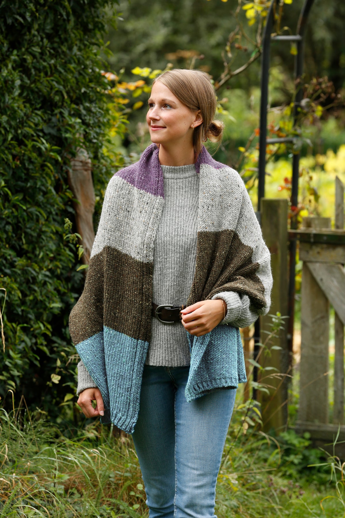 Strickset Stola mit bunten Blockstreifen