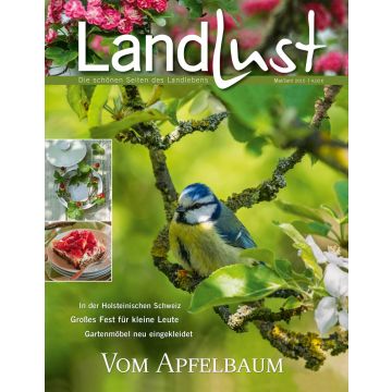 Titelbild der Zeitschrift "Landlust" Mai/Juni 2015. Eine Blaumeise sitzt auf einem Ast, umgeben von Apfelblüten. Links unten Bilder von gedecktem Tisch und Erdbeerkuchen. Themen: Holsteinische Schweiz, Kinderfest, Gartenmöbel. Preis: 4,00 €.