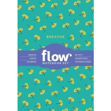 Notizbuch-Set „Flow“ mit türkisfarbenem Cover und gelbem Blattmuster, Text „Breathe“. Set enthält drei Notizbücher, jeweils 64 Seiten mit Texturcover. Texte „Breathe“, „Create“, „Celebrate“ und „Flow Notebook Set“.