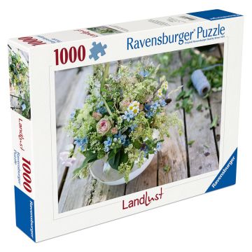 Ravensburger Puzzle mit 1000 Teilen, zeigt ein Blumenarrangement in einer Vase auf einem Holztisch. Auf der Verpackung steht "Landlust".