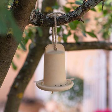 Insektenhaus aus Keramik mit Tränke