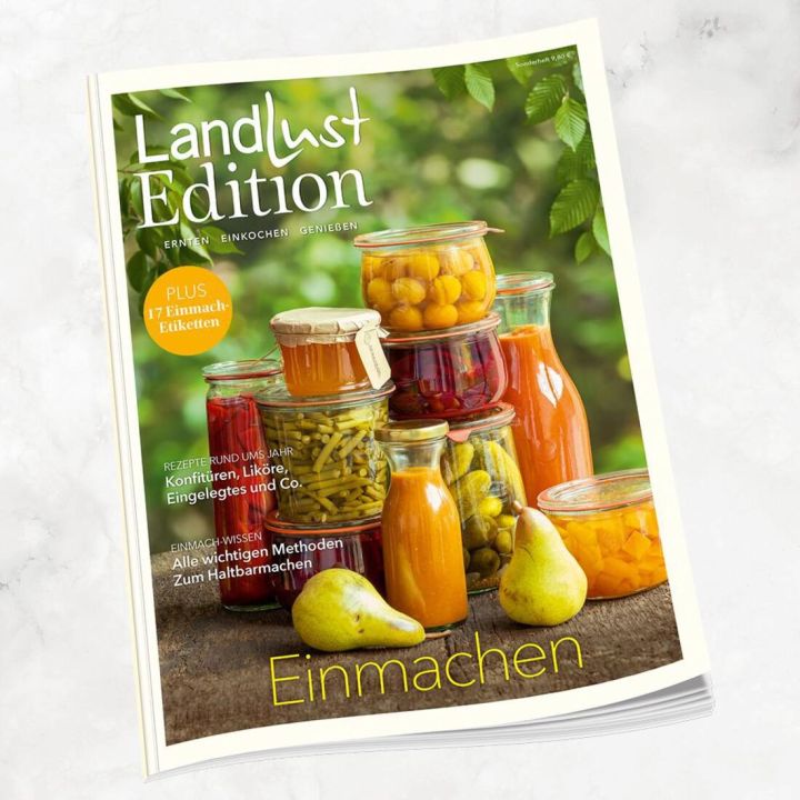 Titelbild der Zeitschrift &bdquo;Landlust Edition &ndash; Einmachen&ldquo; mit eingewecktem Obst und Gem&uuml;se in Gl&auml;sern, darunter zwei Birnen; Aufschrift weist auf Inhalte zu Einkochen, Einlegen und Konservierungsmethoden hin.