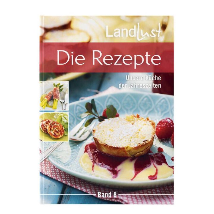 Kochbuchcover &bdquo;Landlust: Die Rezepte, Unsere K&uuml;che der Jahreszeiten, Band 8&ldquo;. Abgebildet ist ein Dessert auf einem blauen Teller mit Himbeeren und So&szlig;e. Kleine Bilder von Speisen, darunter Spargel im Schinkenmantel und herzhaft gef&uuml;llte Br&ouml;tchen, sind ebe