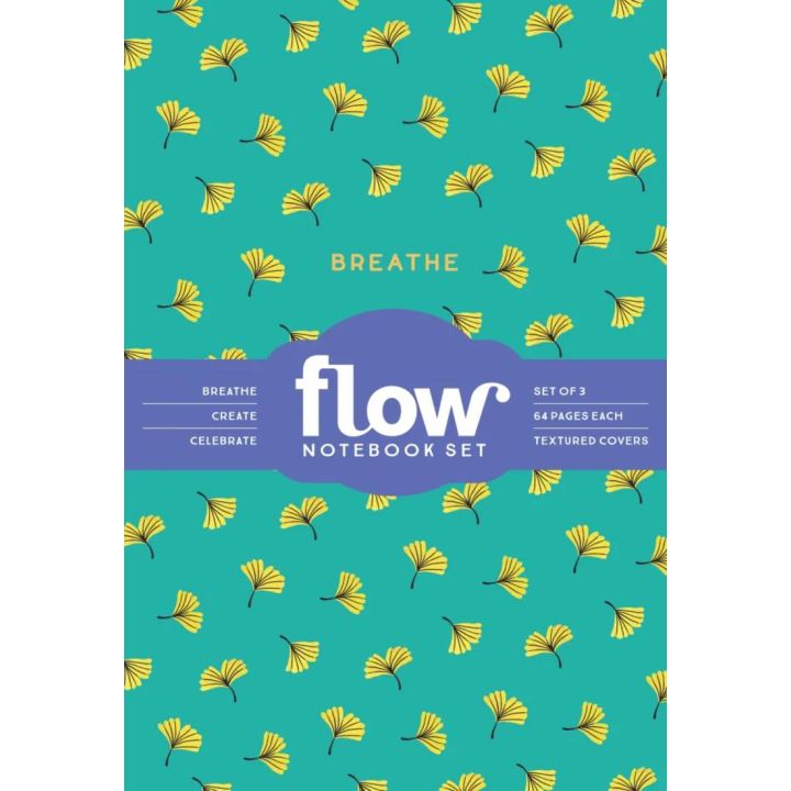 Notizbuch-Set &bdquo;Flow&ldquo; mit t&uuml;rkisfarbenem Cover und gelbem Blattmuster, Text &bdquo;Breathe&ldquo;. Set enth&auml;lt drei Notizb&uuml;cher, jeweils 64 Seiten mit Texturcover. Texte &bdquo;Breathe&ldquo;, &bdquo;Create&ldquo;, &bdquo;Celebrate&ldquo; und &bdquo;Flow Notebook Set&ldquo;.