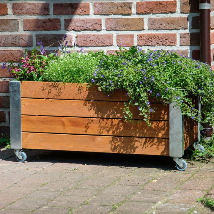 Blumenk&uuml;bel auf Rollen aus Kiefernholz