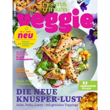 Magazincover "essen & trinken veggie", Ausgabe Nr. 2 2025. Gezeigt wird ein Teller mit knusprigen Teigtaschen auf Salat. Überschriften: "Die neue Knusper-Lust" und "53 vegetarische Rezepte". Themen: Frühlingsküche, Erdbeer-Rezepte, Pizza, Pide.