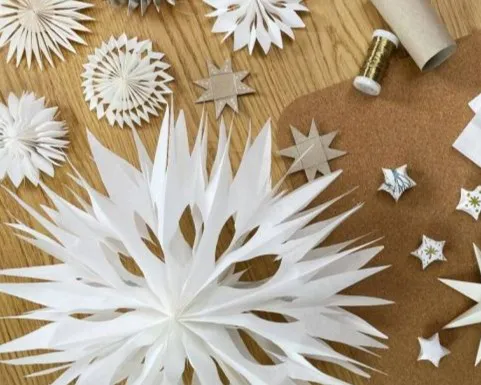 Vorschaubild Kreativ-Workshop "Weihnachtssterne", Bild verlinkt zum Workshop.