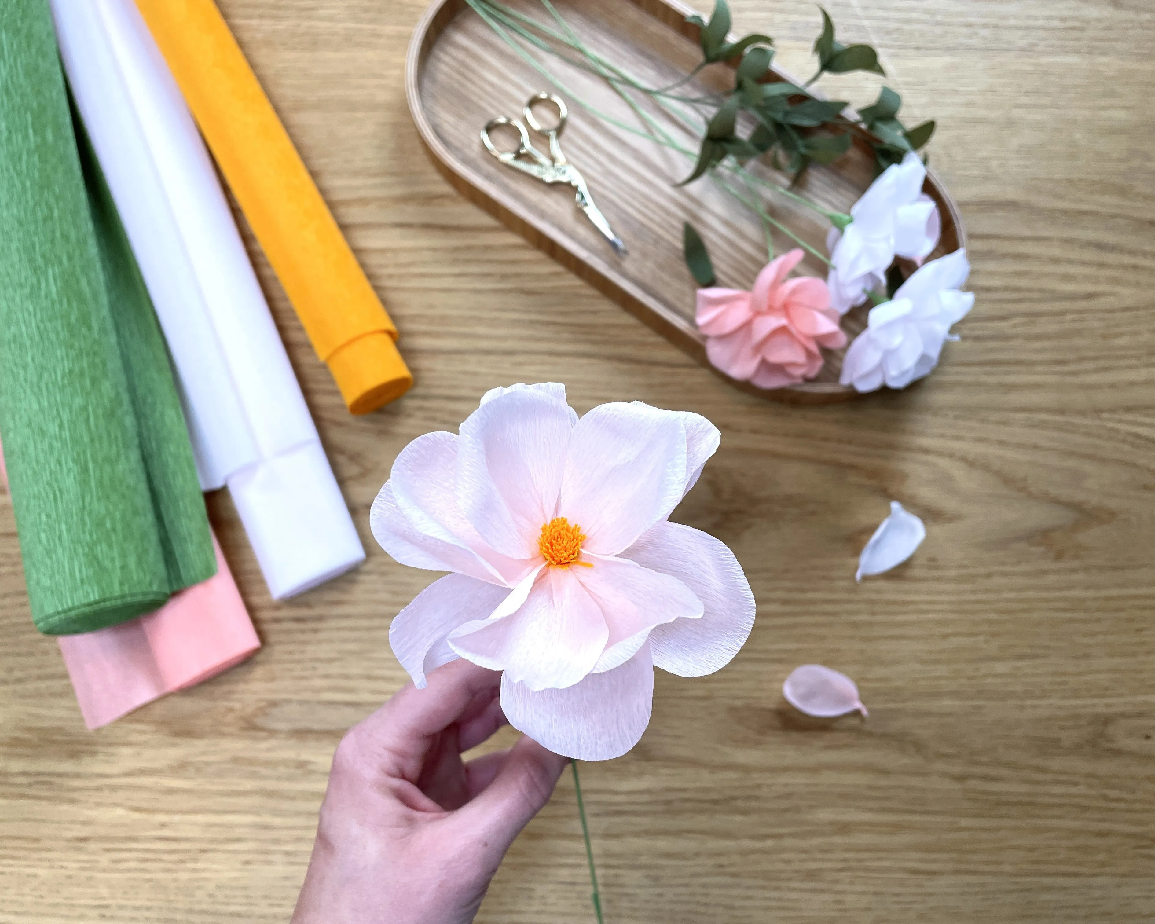 Vorschaubild Kreativ-Workshop "Papierblumen", Bild verlinkt zum Workshop.
