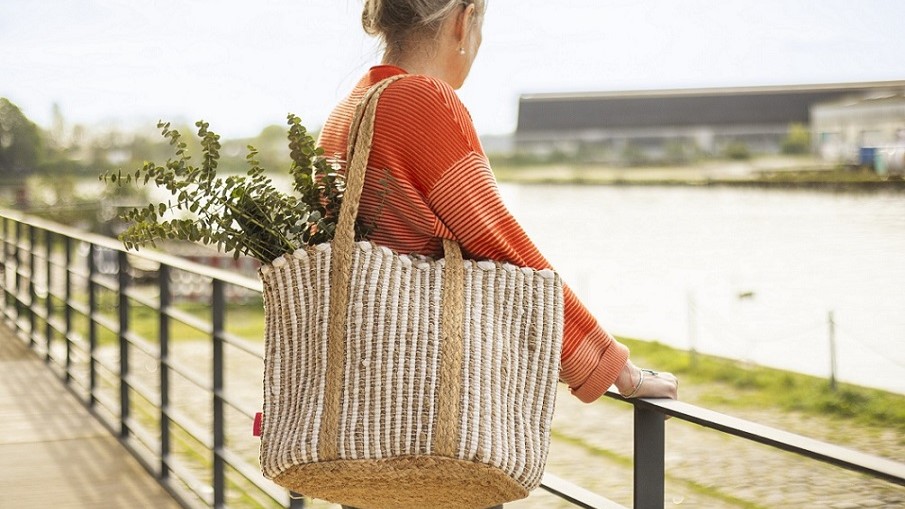 Gestreifte Tasche aus Jute